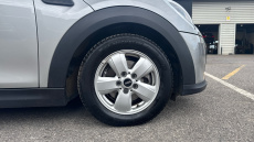 MINI Hatchback 1.5 Cooper Classic 3dr Auto Petrol Hatchback